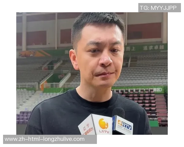 杨鸣评价新援奥利弗的努力与成长过程中的挑战与期待