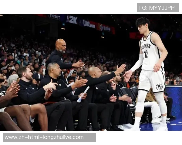 热火与篮网激战正酣球员表现引发球迷热议与期待